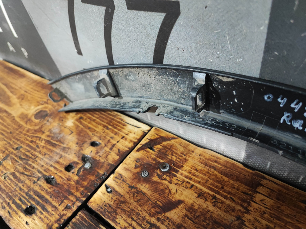 Накладка переднего бампера правая Toyota RAV4 IV (XA40) 15-19 Б/У Оригинал 5211242110