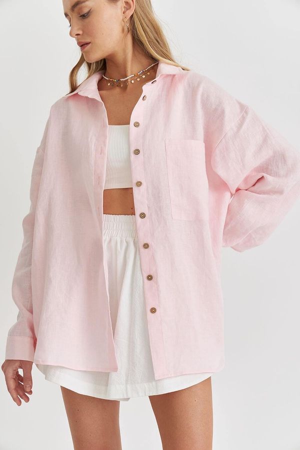 Рубашка с карманом из льна розового цвета