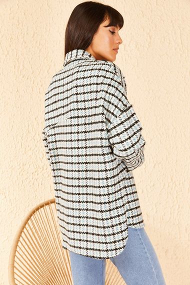 Qadın üçün böyük cibli, damalı, uzun qollu köynək 10701002