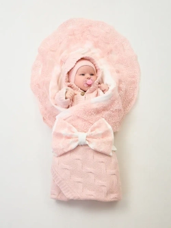 Конверт на выписку для новорожденных вязаный