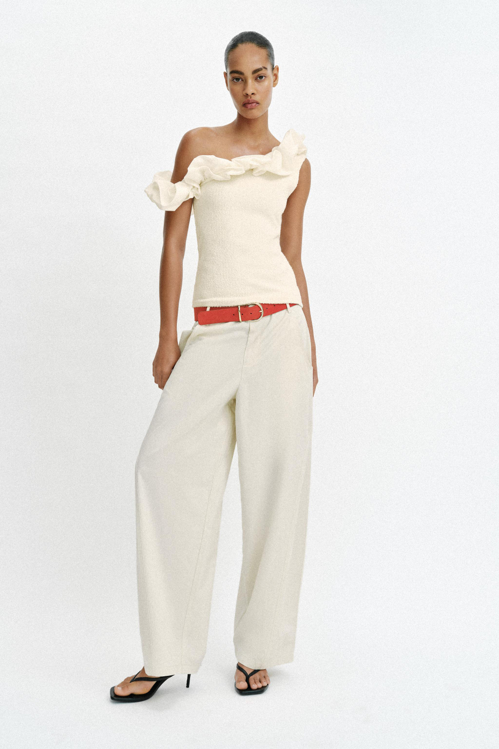 ZARA АСИММЕТРИЧНЫЙ ТОП БУКЛЕ, ЭКРЮ