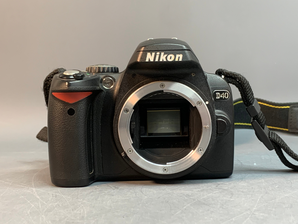 Nikon D40 kit 18-55mm 3.5-5.6G II ED 28.000 кадров