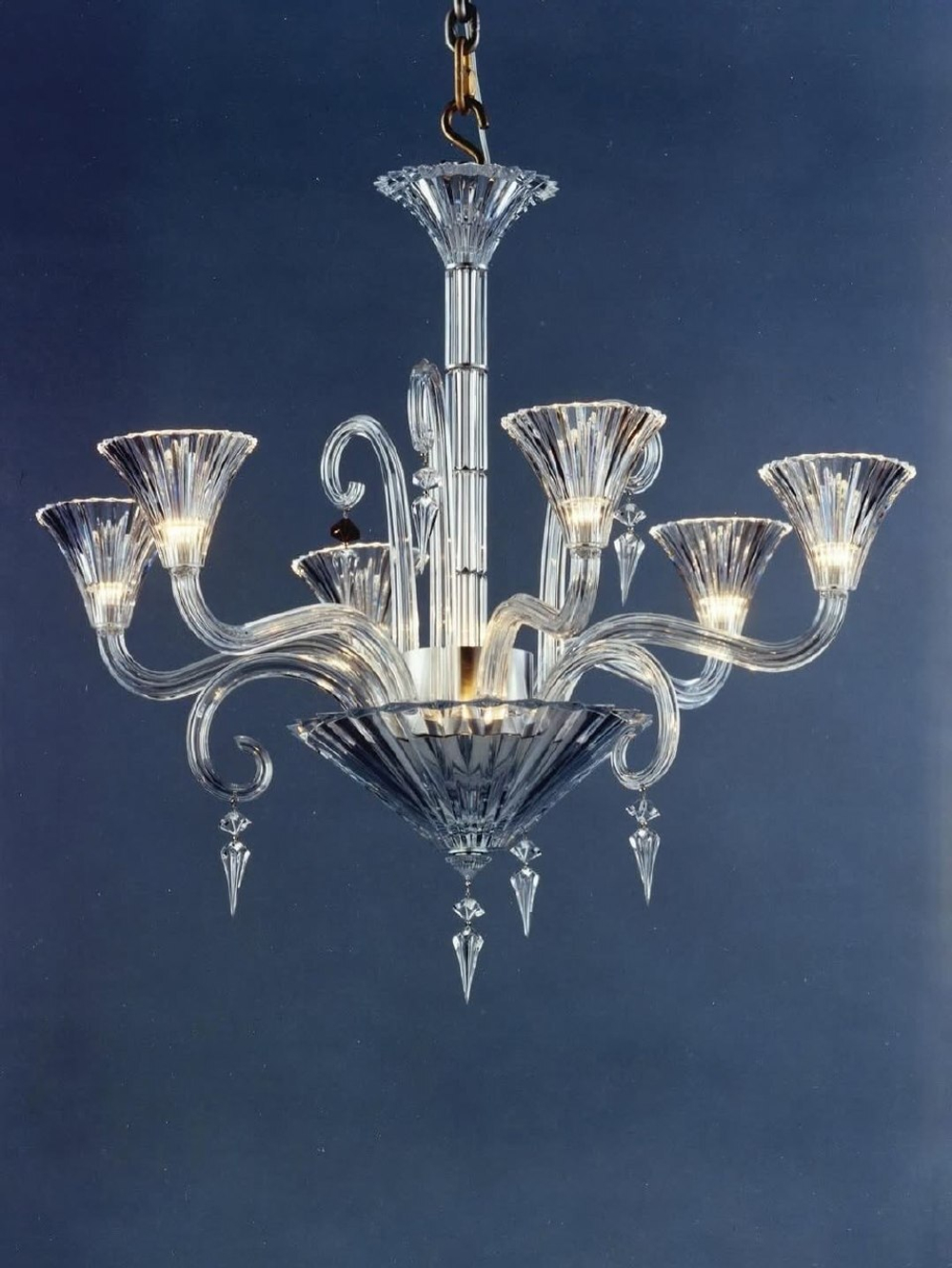 Элегантная хрустальная люстра Baccarat