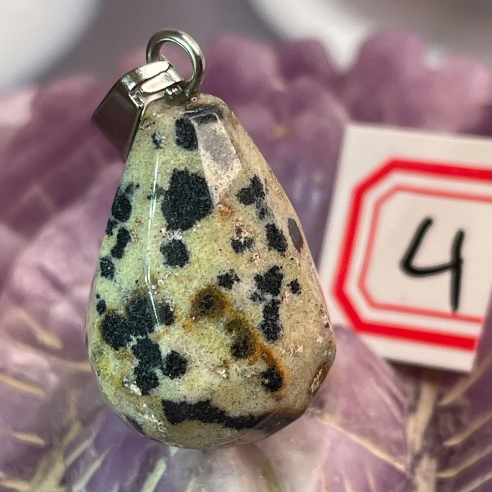 37234 Яшма далматиновая Кулон Капля объемная грань 20мм