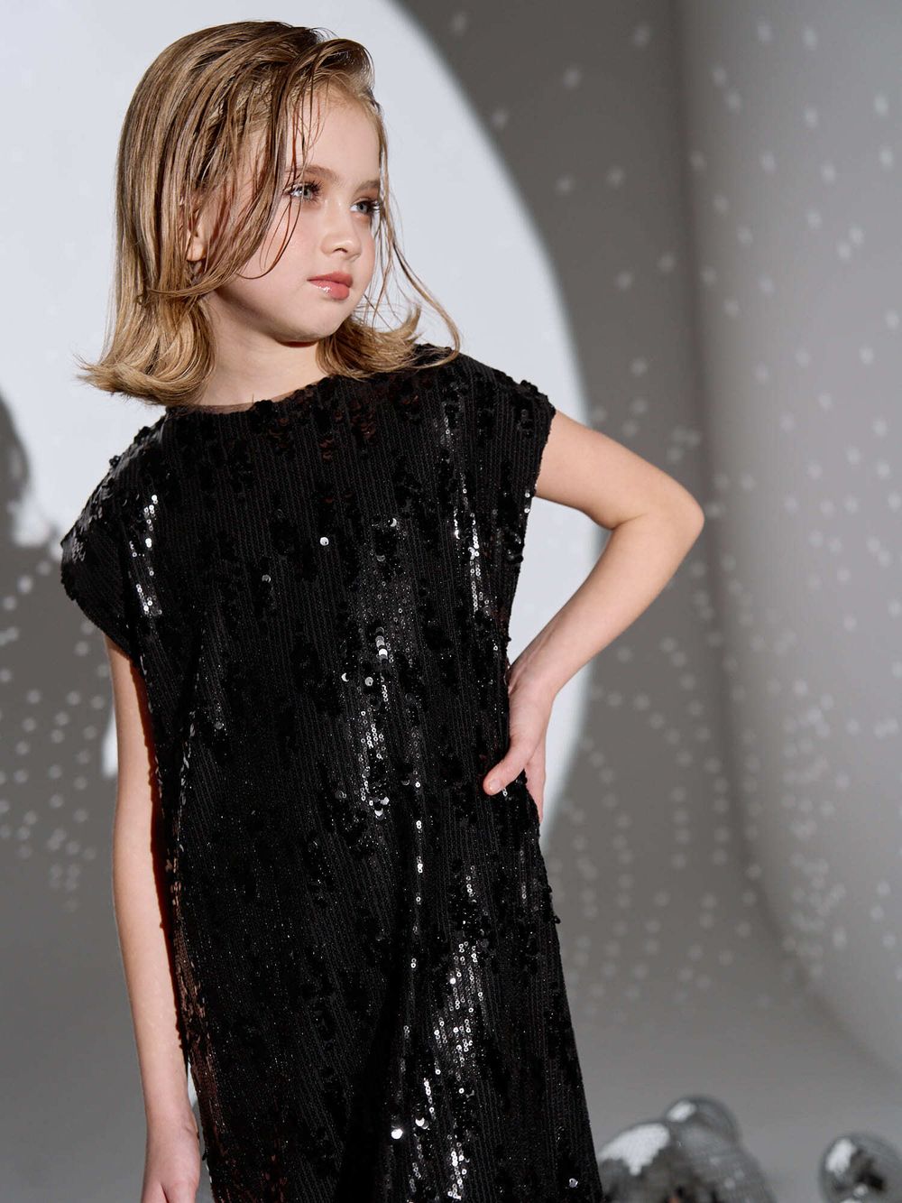 Платье с пайетками "Оникс" 7+