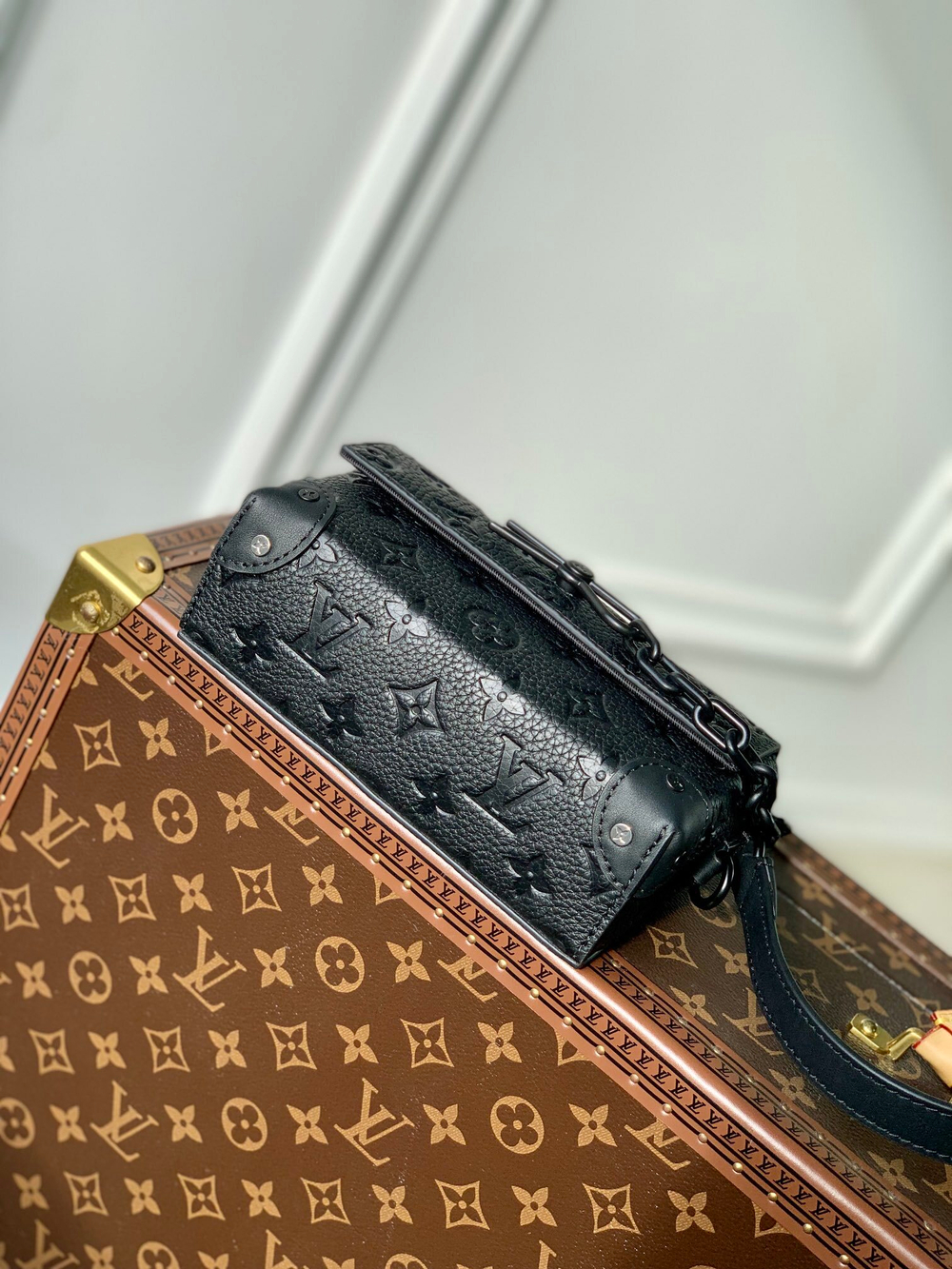 Louis Vuitton Steamer Wearable Wallet