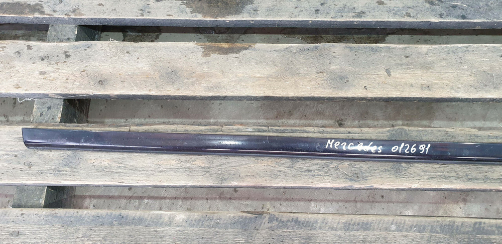 Молдинг двери задней правой Mercedes C (W205) 14-23 Б/У Оригинал A2057303601