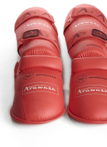 Защита голени и стопы для каратэ ARAWAZA красная (одобрено для соревнований)