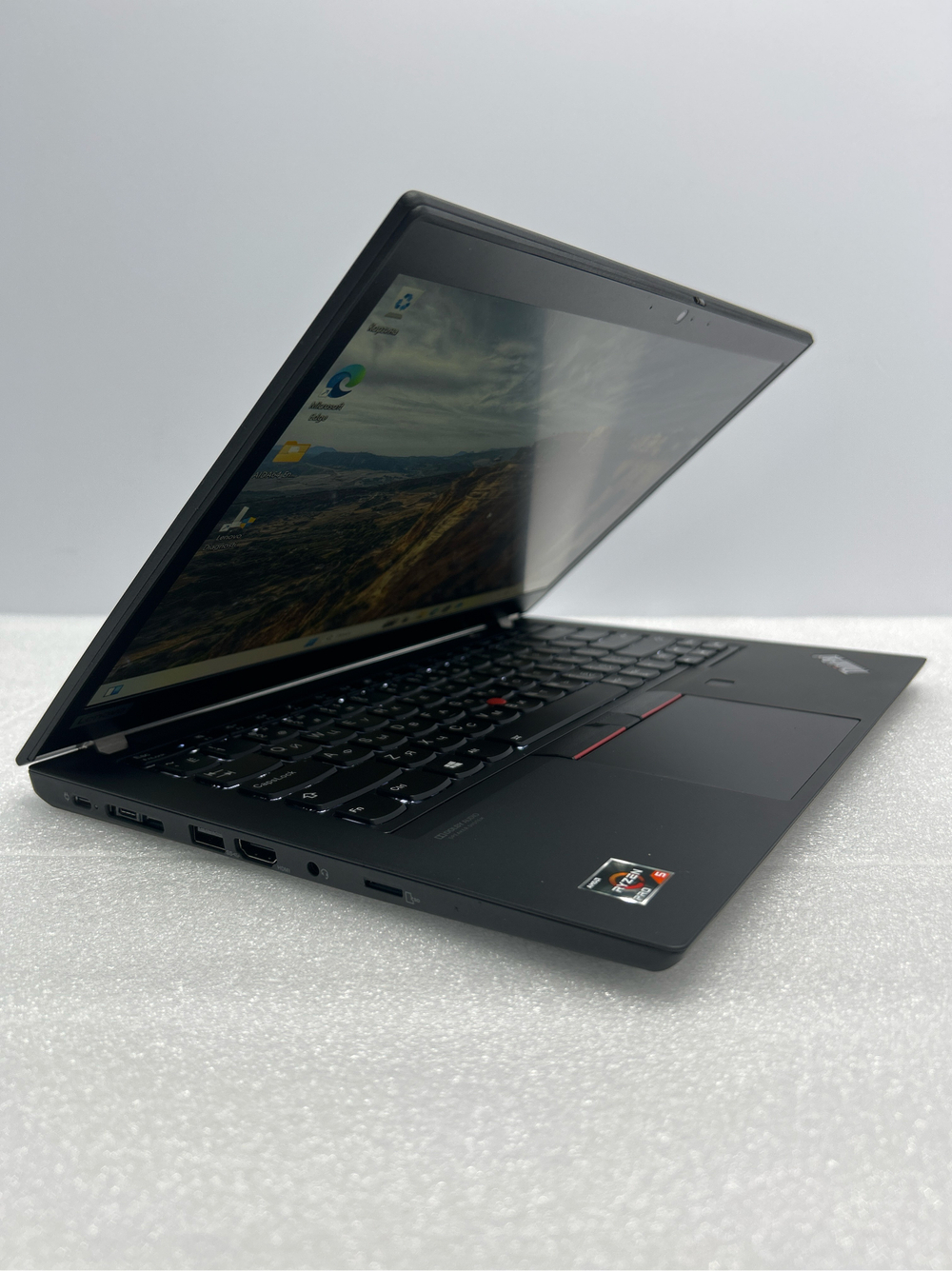 Ноутбук Lenovo T14 GEN1 (20UD000XRT) 14"/AMD Ryzen 5 PRO 4650U/RAM 8GB/SSD 256GB/AMD Radeon Graphics/1920X1080 IPS/WINDOWS 11/Подсветка кл-ры: LED/Цвет: черный. Состояние: B1