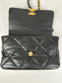 Сумка Chanel 19