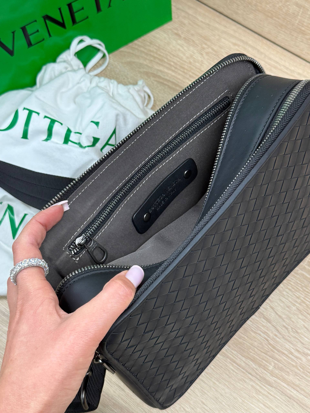 Сумка-мессенджер Bottega Veneta