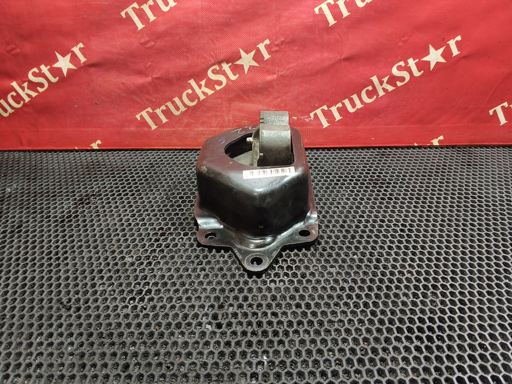 Подушка двигателя задняя 2017г.