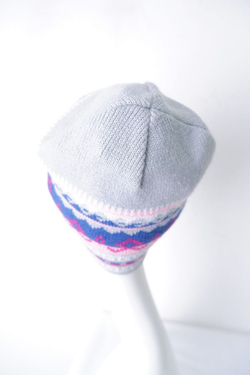 Шапка из акрила