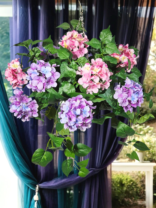 Гортензия розово-лиловая 60см в подвесном белом кашпо на цепочке