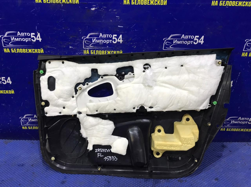 Обшивка двери TOYOTA AVENSIS 2012-2015