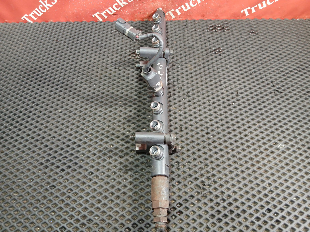 Рампа топливная DC13 2016г.