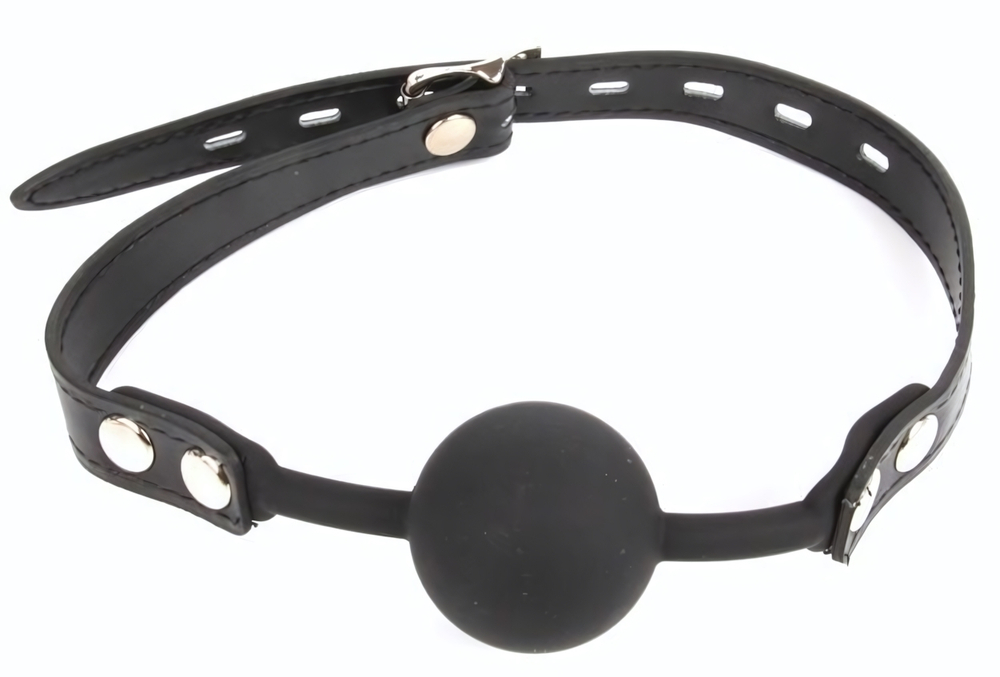 Черный сплошной кляп-шарик на регулируемом ремешке (Цвет: черный)