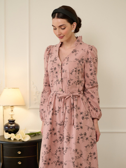 Платье с воротником стойкой