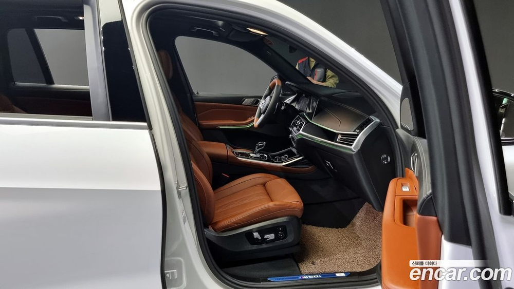BMW X7 (G07) M50i 6-и местный (08.2022)