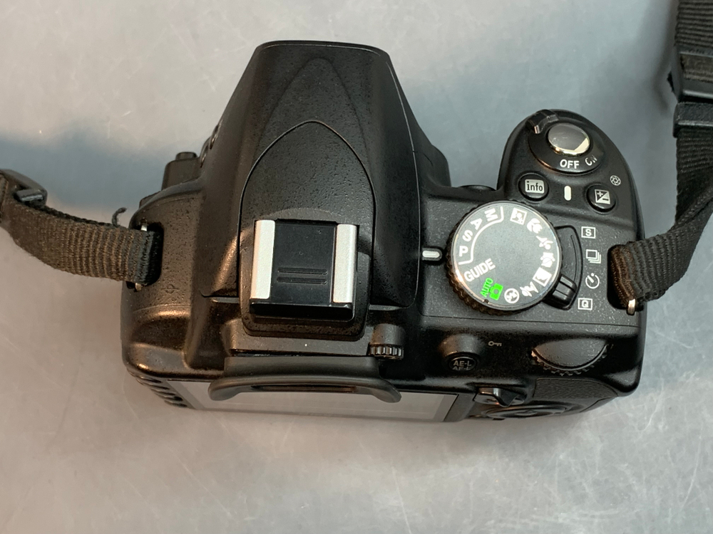 Nikon D3100 11.190 кадров