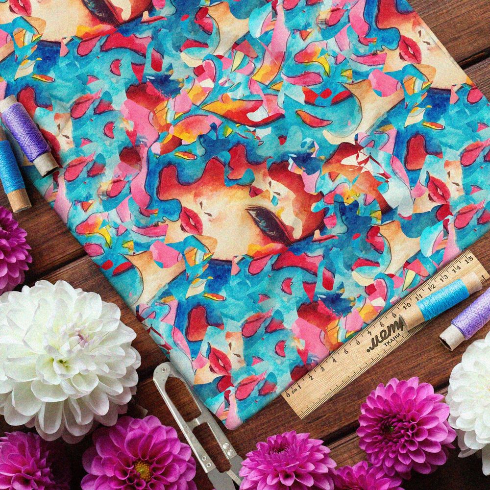 Ткань дюспо загадочная девушка в разноцветных лепестках