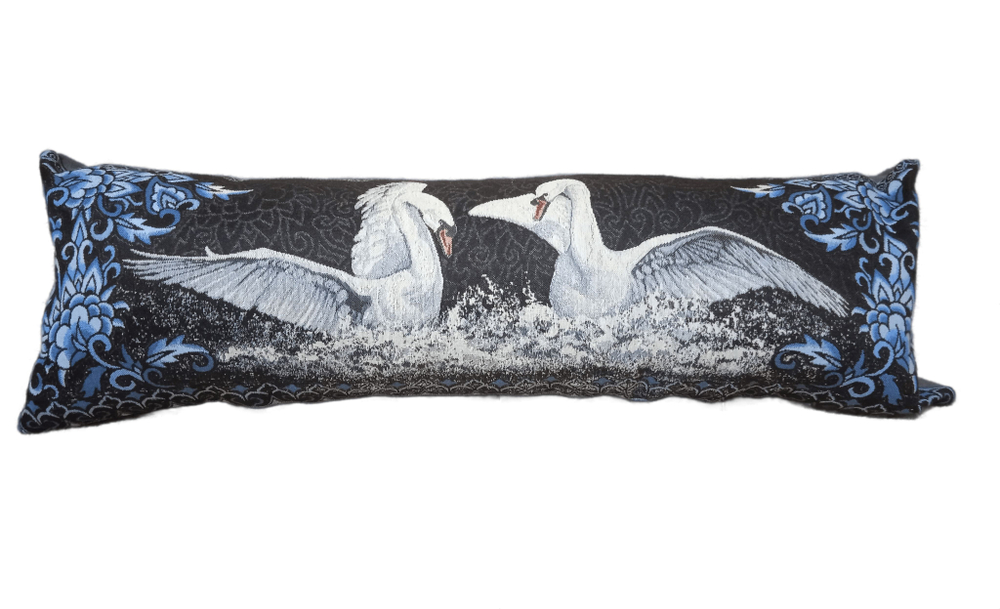 Декоративный гобеленовый чехол Лебеди 29х87