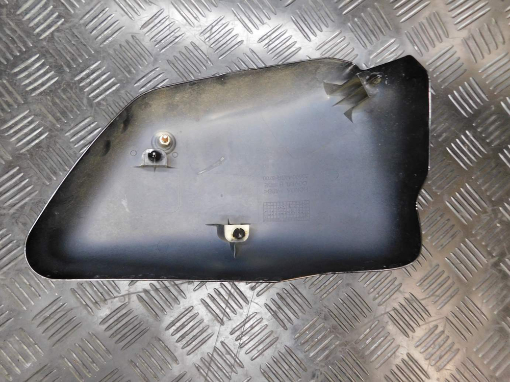 Пластик боковой правый Honda Shadow VT400S NC46 63500-MGR-6700