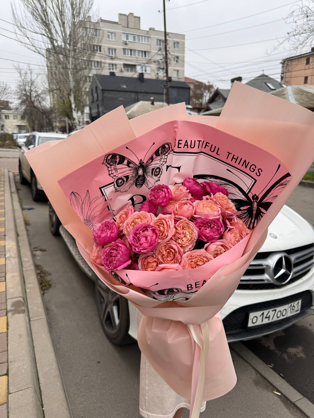 Букет пионовидных кустовых роз