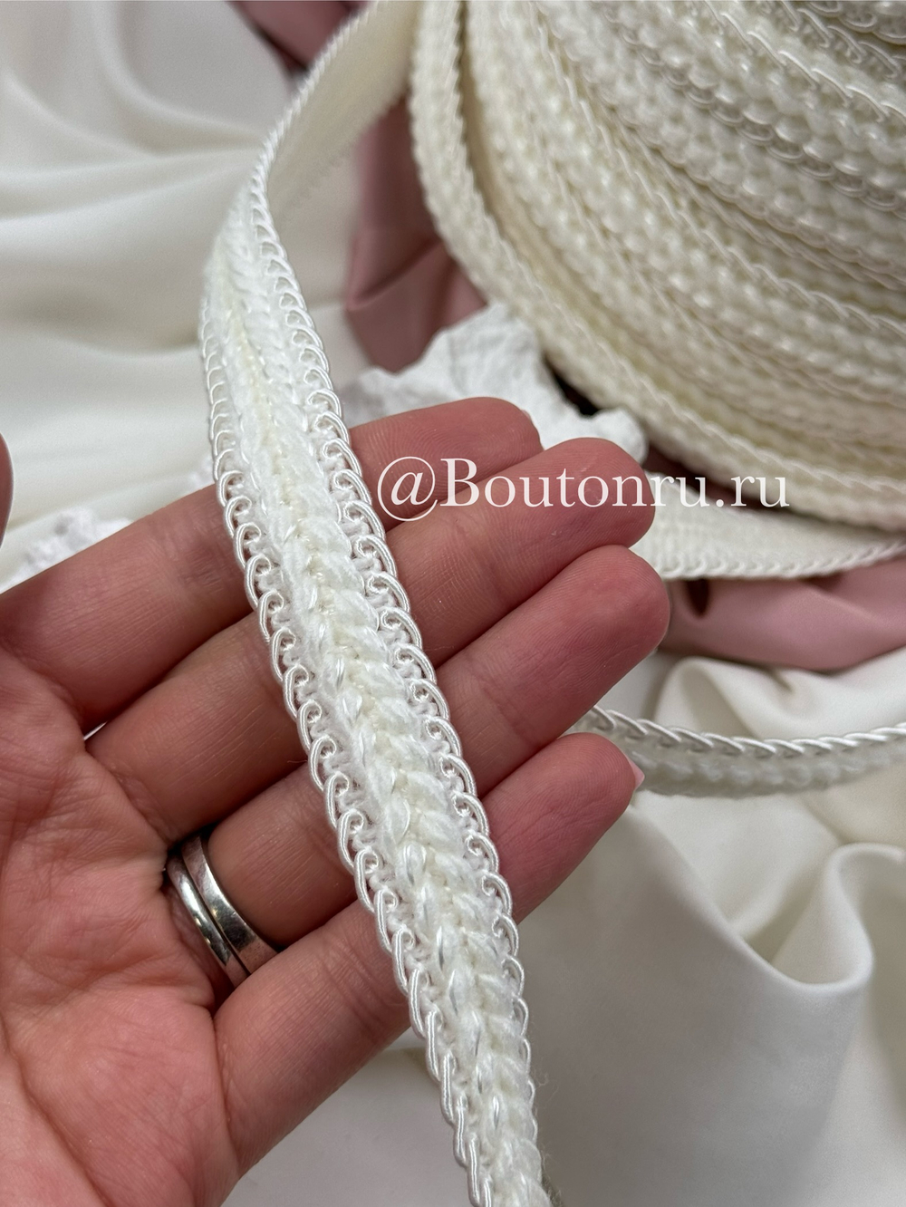 Тесьма плетеная "Косичка" белая (молочная)