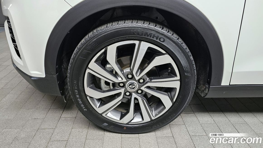 KG Mobility (Ssangyong) Very New Tivoli Бензин 1.5 2WD (11.2021)