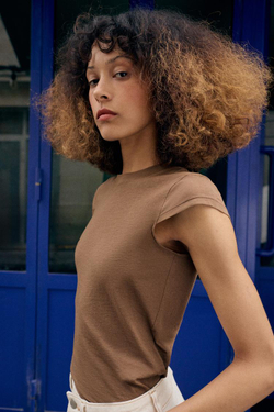 ZARA МИНИМАЛИСТИЧНАЯ ФУТБОЛКА С КОРОТКИМИ РУКАВАМИ, СВЕТЛО-КОРИЧНЕВЫЙ