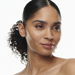 MAC Cosmetics Studio Radiance Serum-Powered Foundation - Подклад навилжающий оттенок NC37, 30 ml