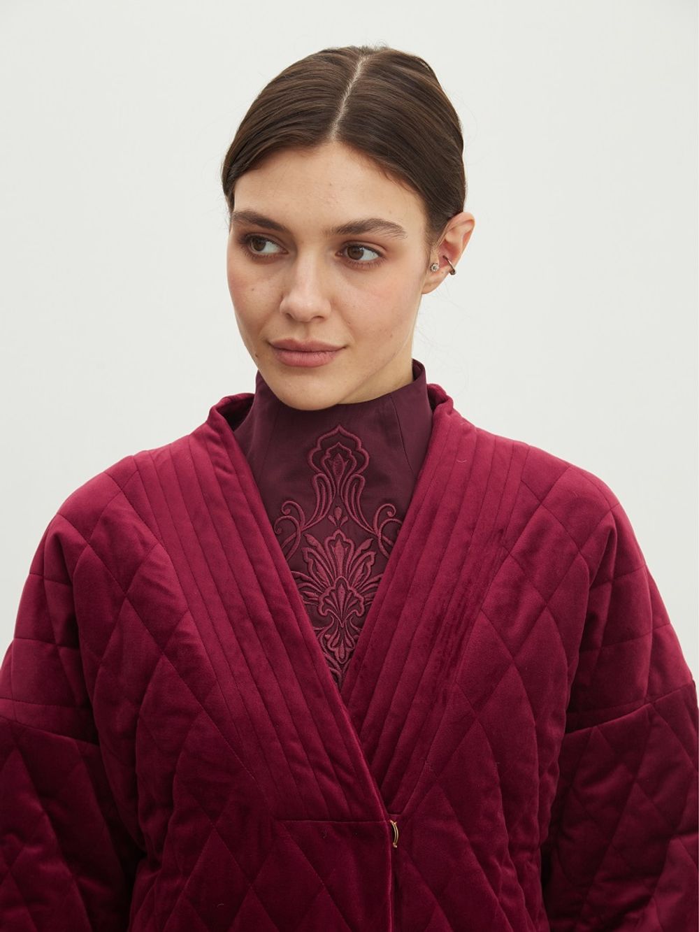 Пальто дизайнерское винный бархат