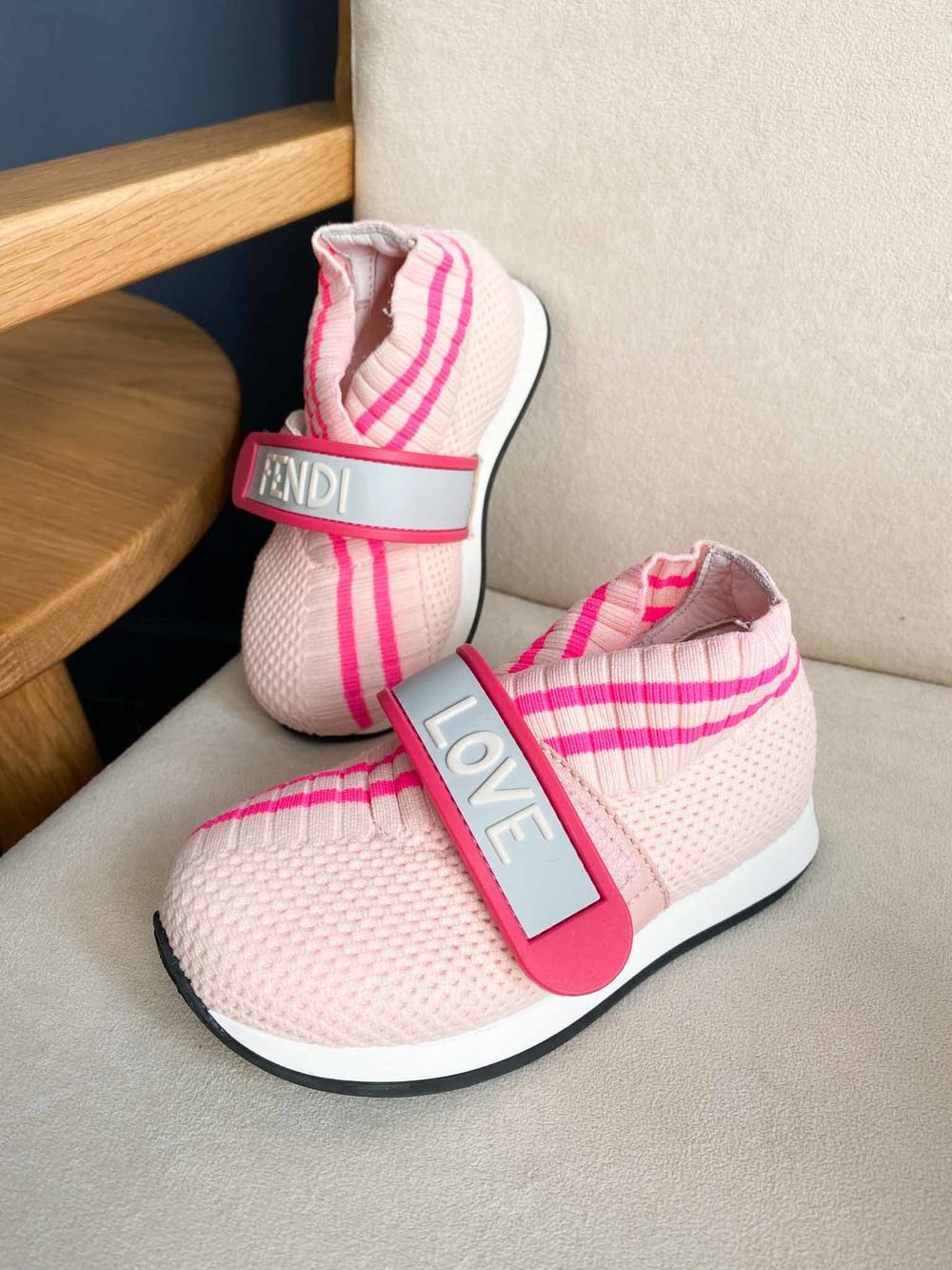 Новые кроссовки Fendi, 23