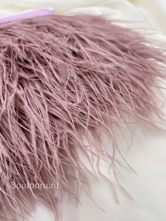Перо цвета мягкой розы