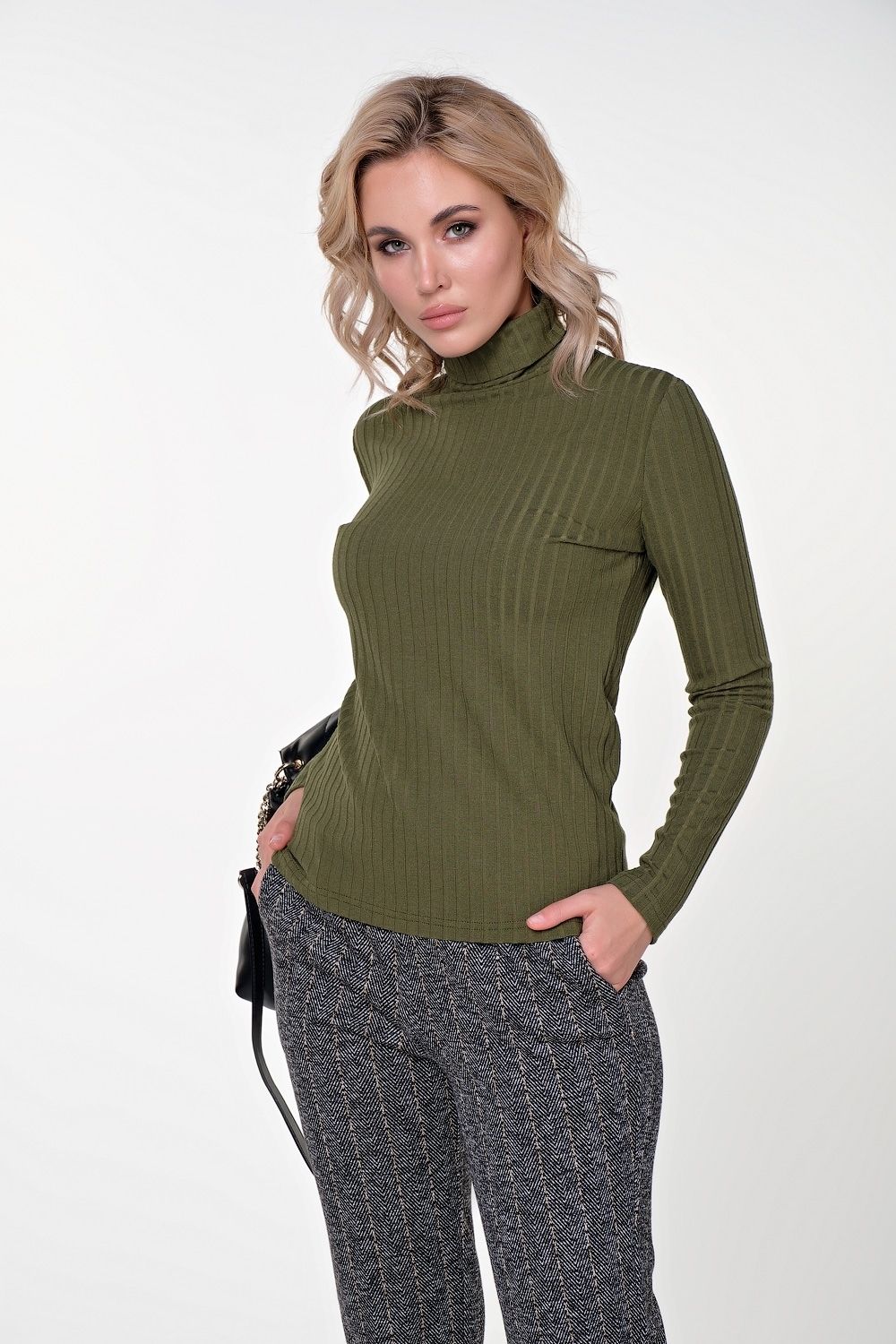 Стильные укороченные брюки из трикотажа с узором