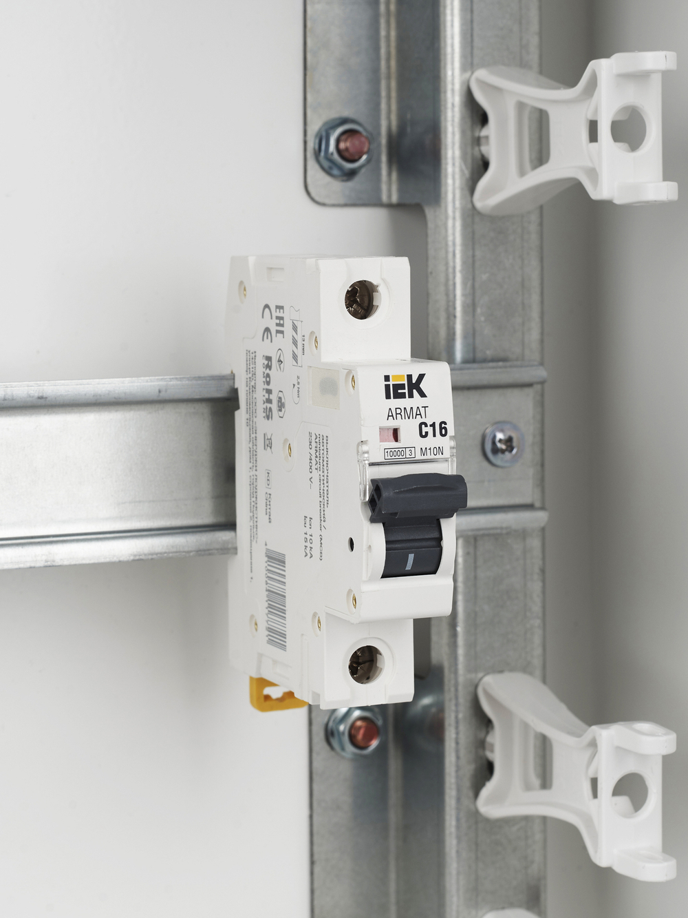 ARMAT Автоматический выключатель M10N 1P C 16А IEK