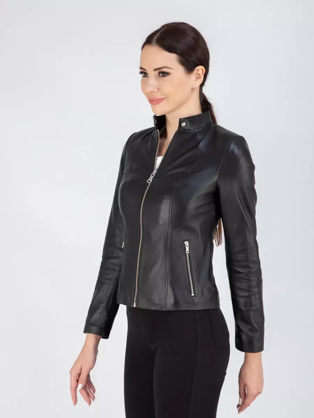 Кожаная куртка короткая на молнии демисезон