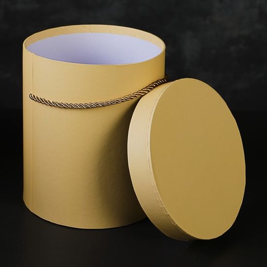 Шляпная коробка кремовая высокая 600р.