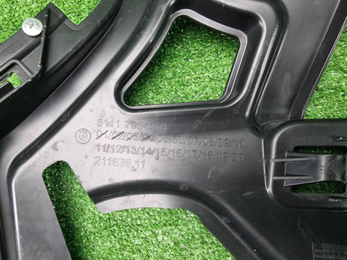 Кронштейн ПТФ правый BMW X1 F48 (2019-2022)