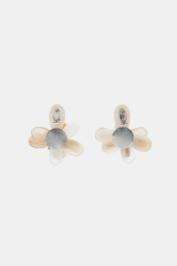 ZARA СЕРЬГИ «ЦВЕТОК» ИЗ СМОЛЫ, ЭКРЮ