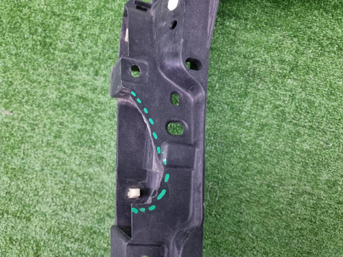 Кронштейн интеркулера правый Porsche Macan (14-18)