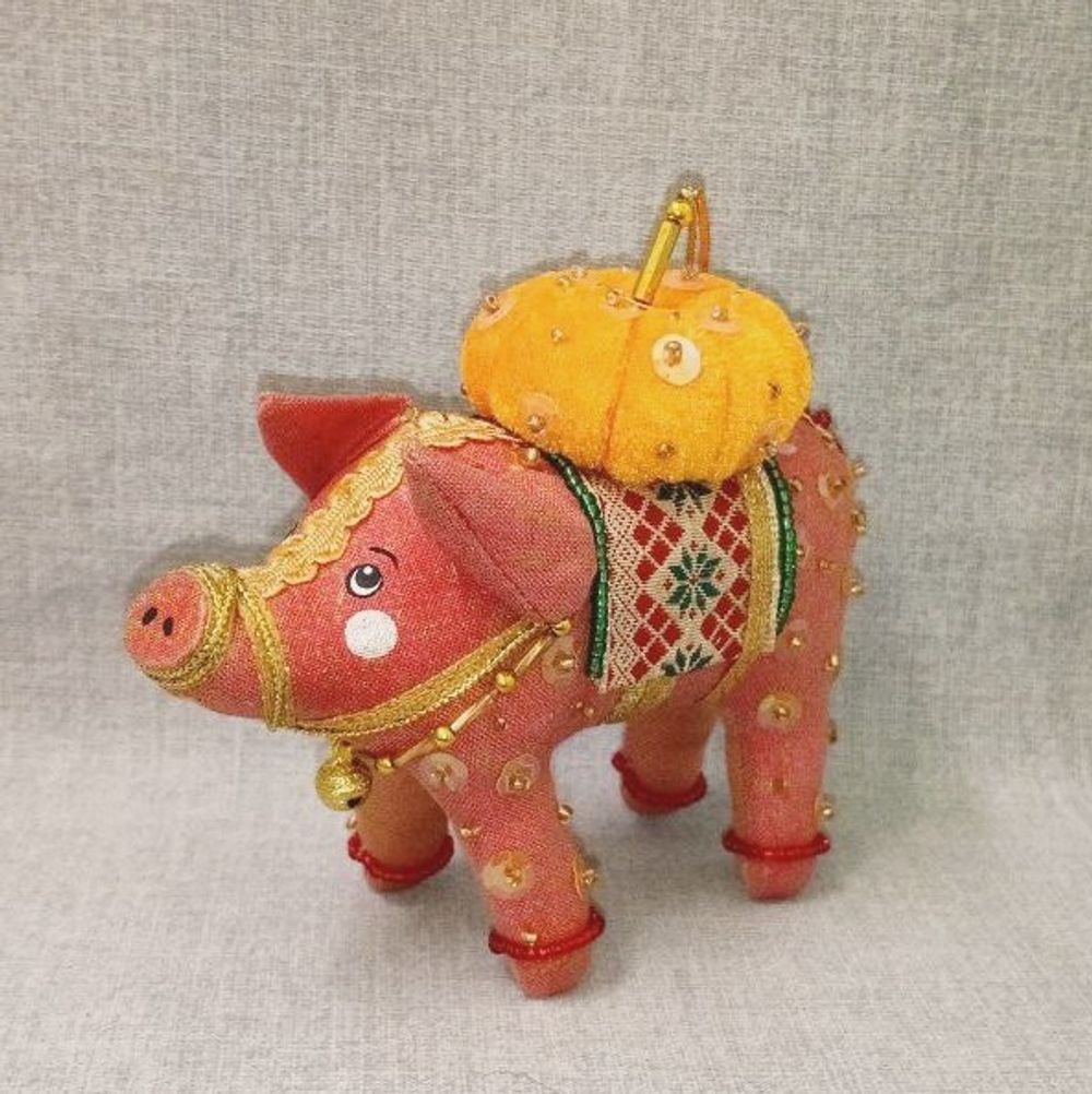 Бисерная ёлочная игрушка Свинка