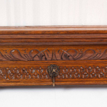 Резная настенная вешалка с львами