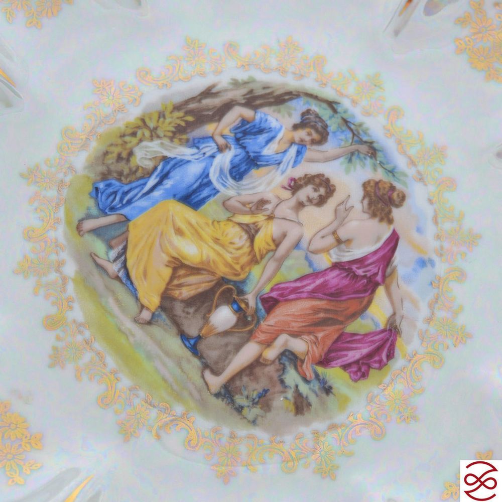 Блюдо на ножке Queen's Crown Мадонна перламутр 33 см