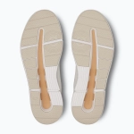 Женские Кроссовки On The Roger Advantage white/savannah