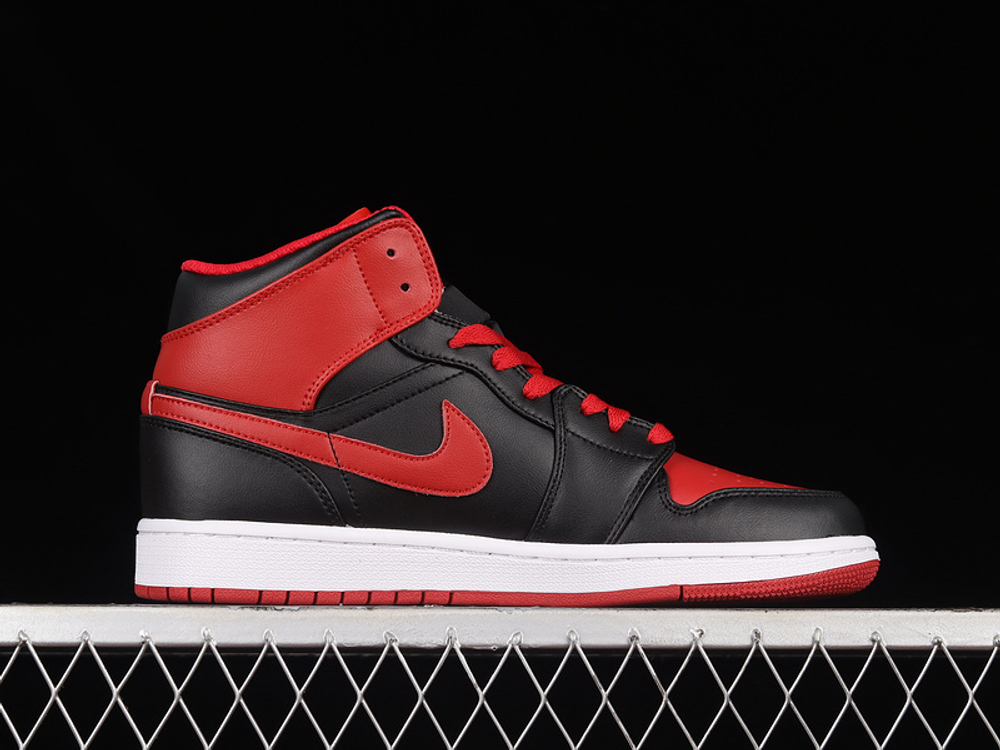 Jordan 1 bred mid deals