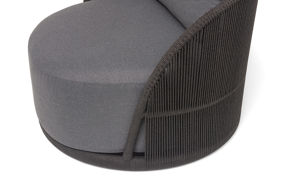 "Монтелла" кресло плетеное из роупа, каркас алюминий темно-серый (RAL7024) муар, роуп темно-серый круглый, ткань темно-серая 027