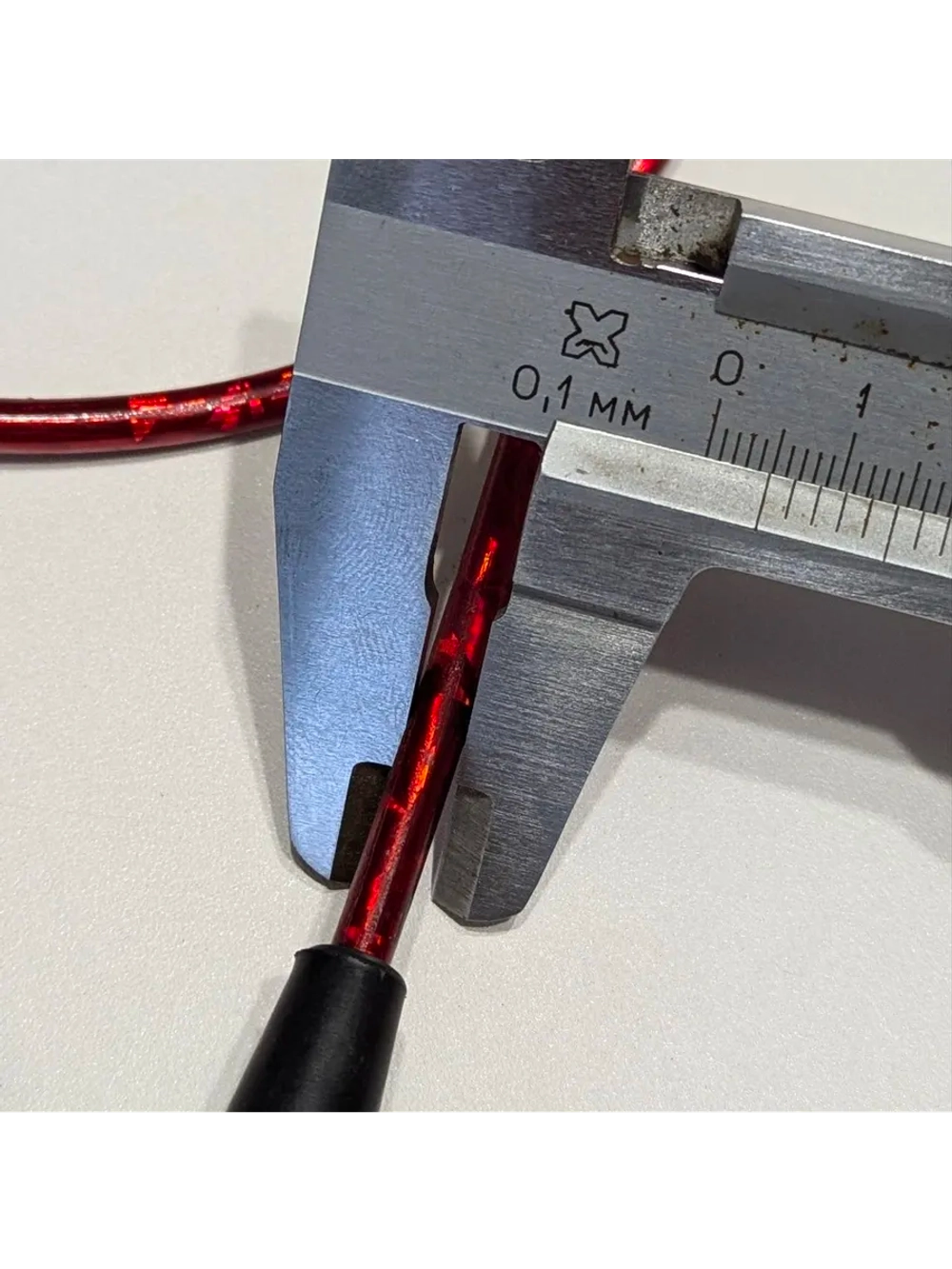 - Трос газа 970мм красный