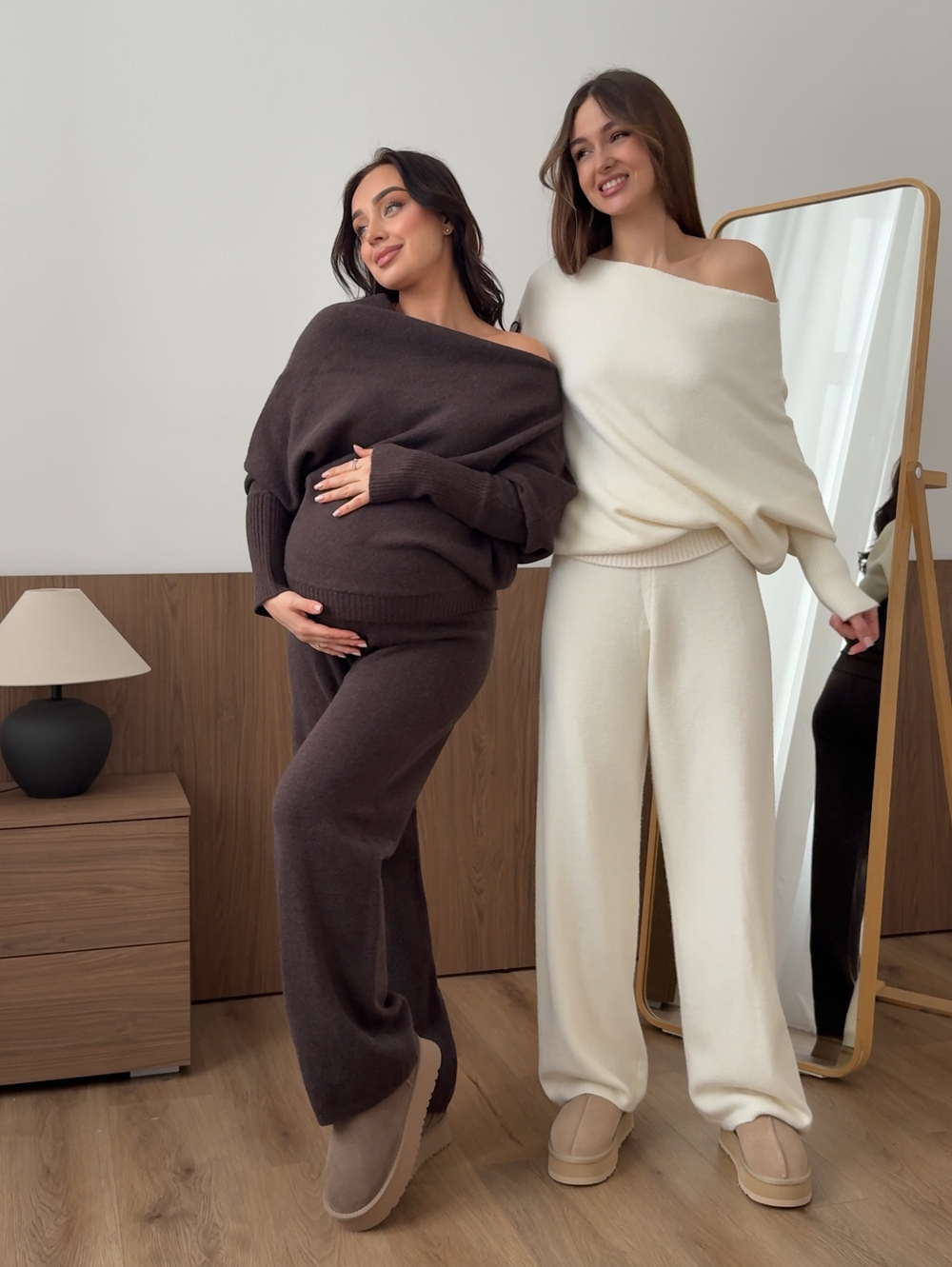 Комплект вязаный, свитер со спущенным плечом и брюки